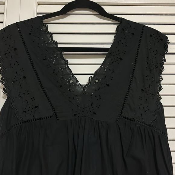 Gap black embroidered tank top - Picture 2 of 7